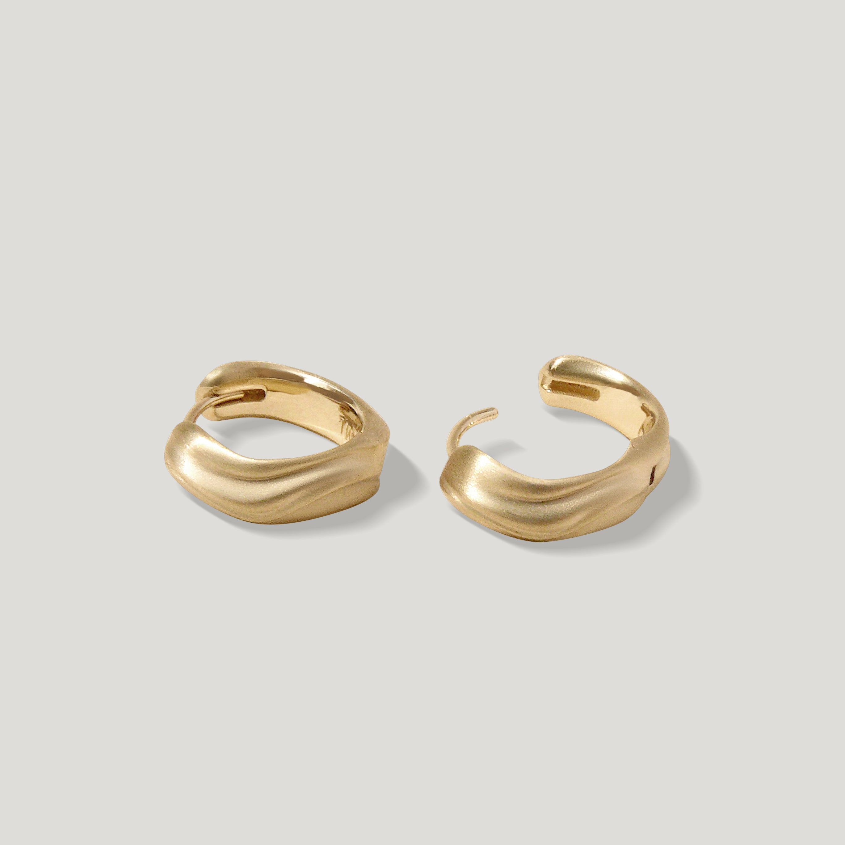 Wide Dune Clicker Huggies Gold