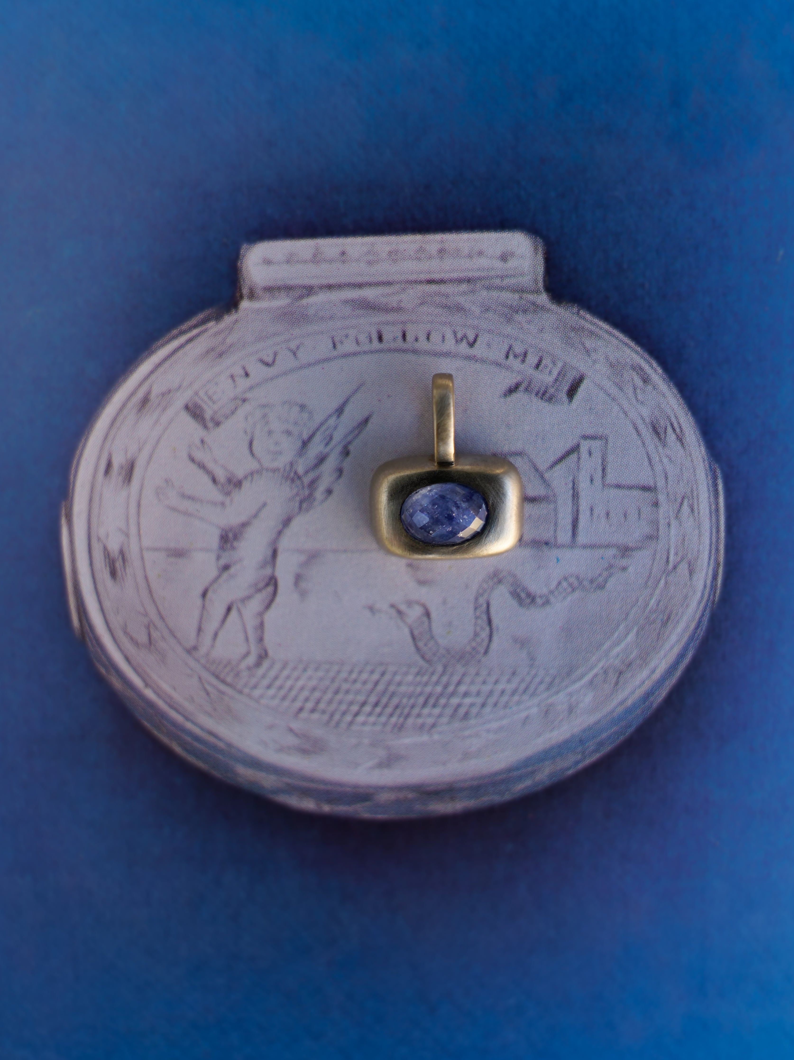 Blue Sapphire Horizontal Trove Charm - Gold on engraved box