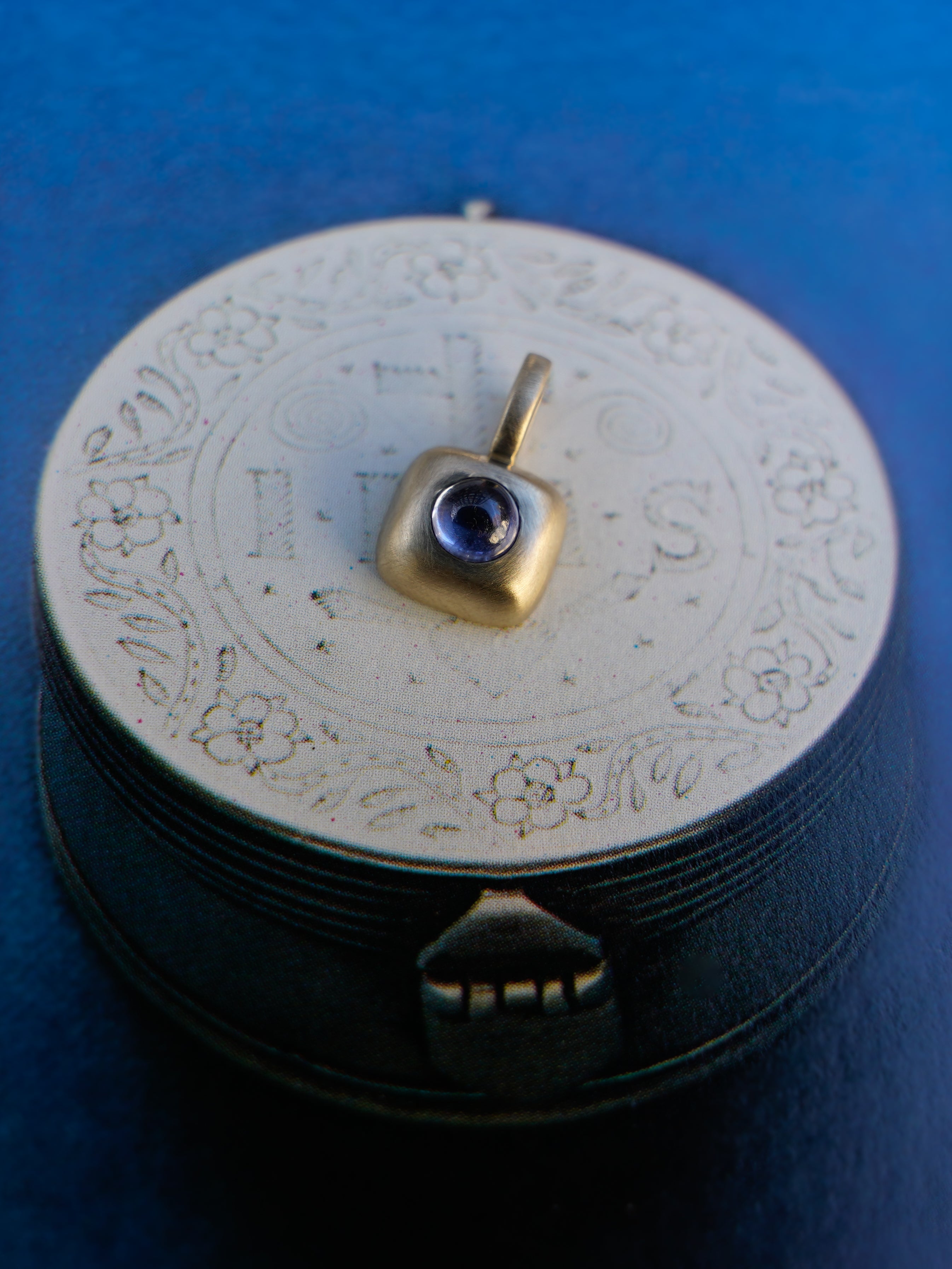 Blue Sapphire Trove Charm - Gold on engraved box