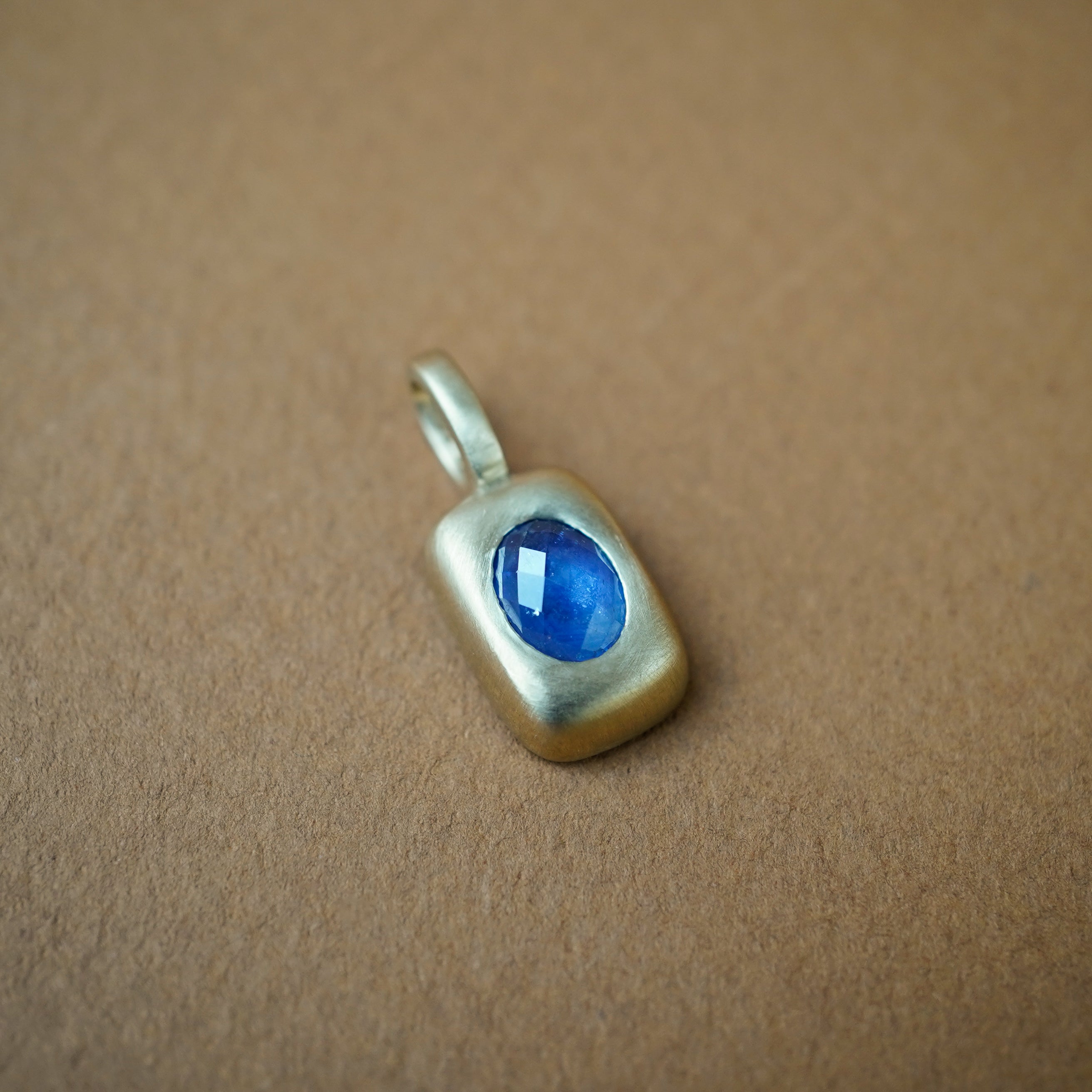 Blue Sapphire Vertical Trove Charm - Gold