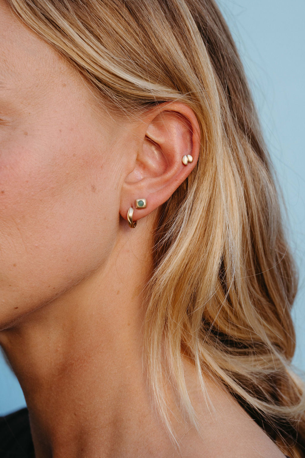 Narrow Dune Clicker Huggies - Gold earring stack