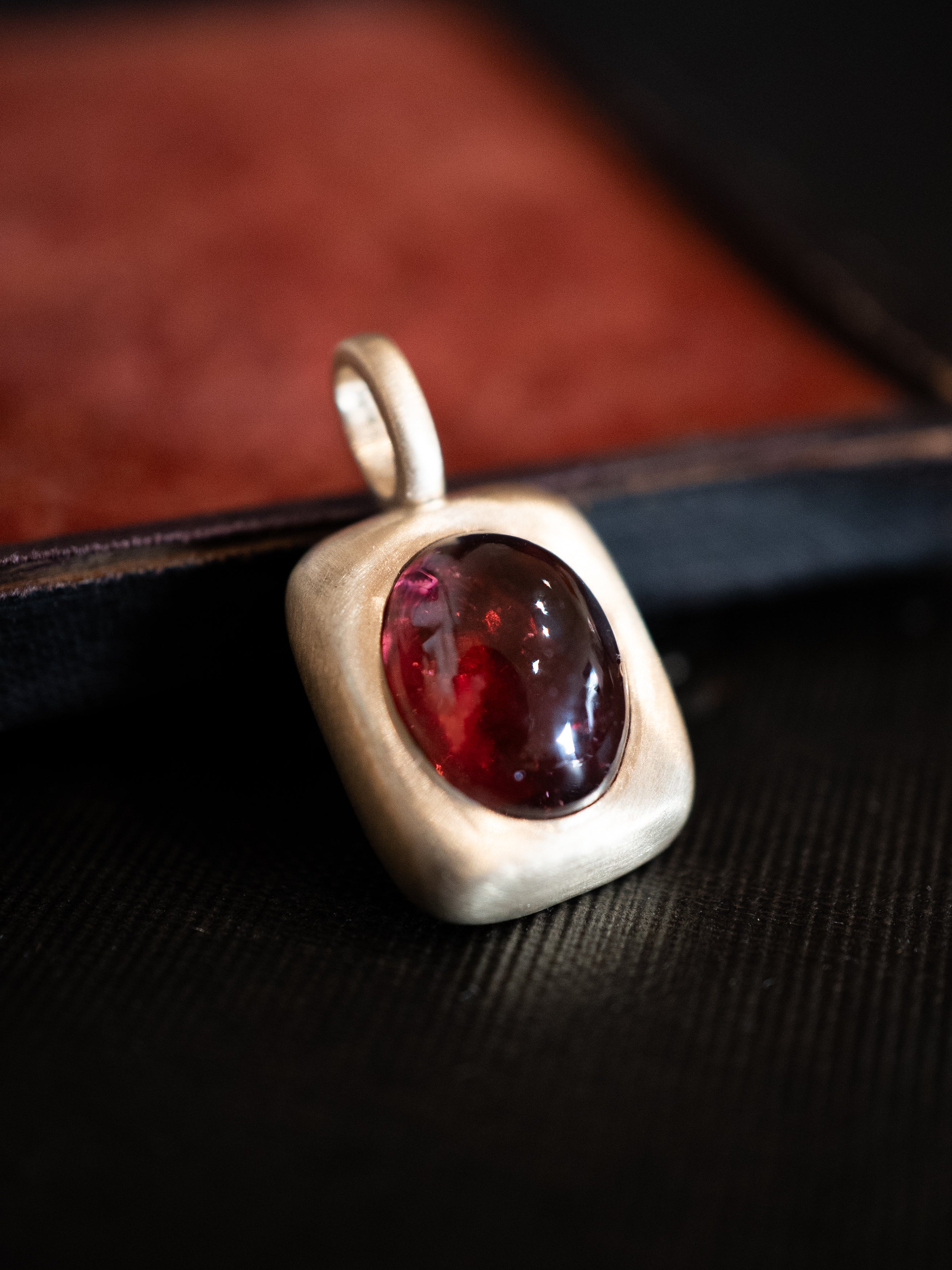 Garnet Vertical Trove Charm Gold
