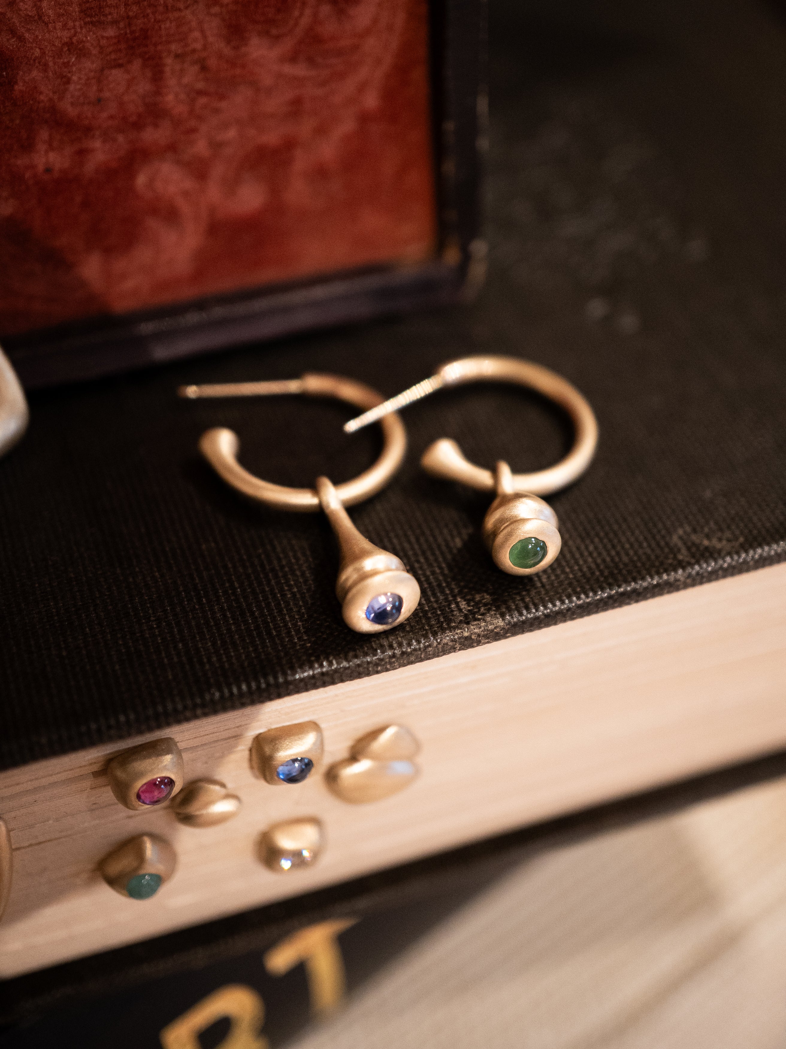Blue Sapphire Pendulum Charm No.1 Hoop Earring Gold