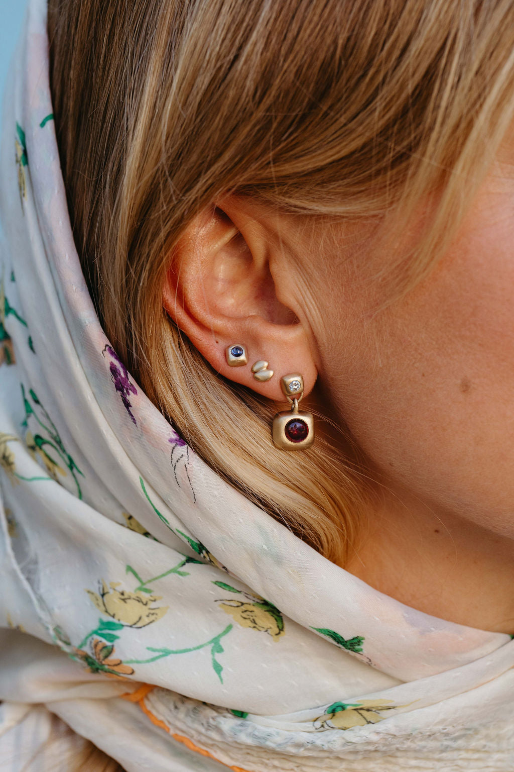 Sapphire Trove Stud Earring - Gold