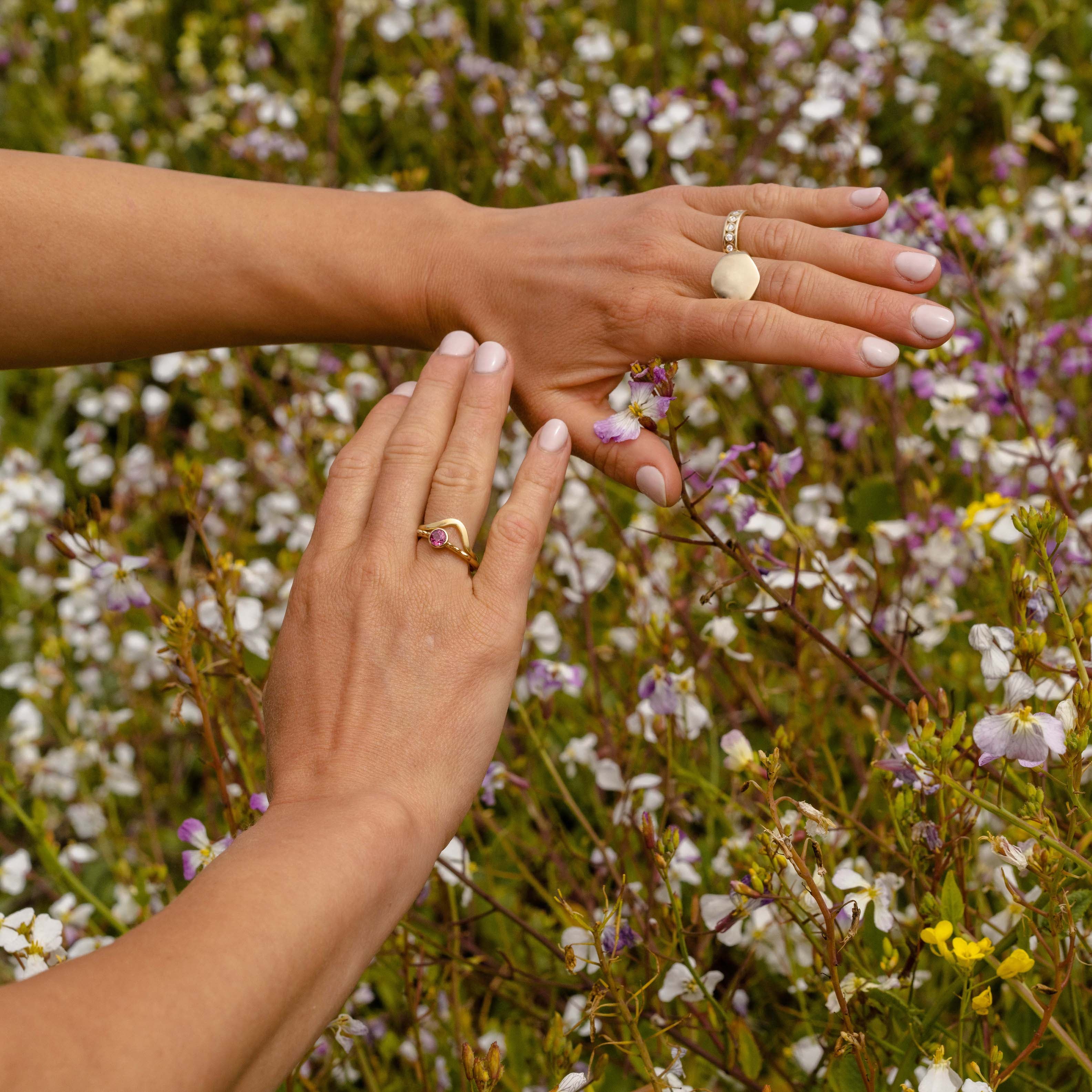 Deep Arc Ring - Gold on model