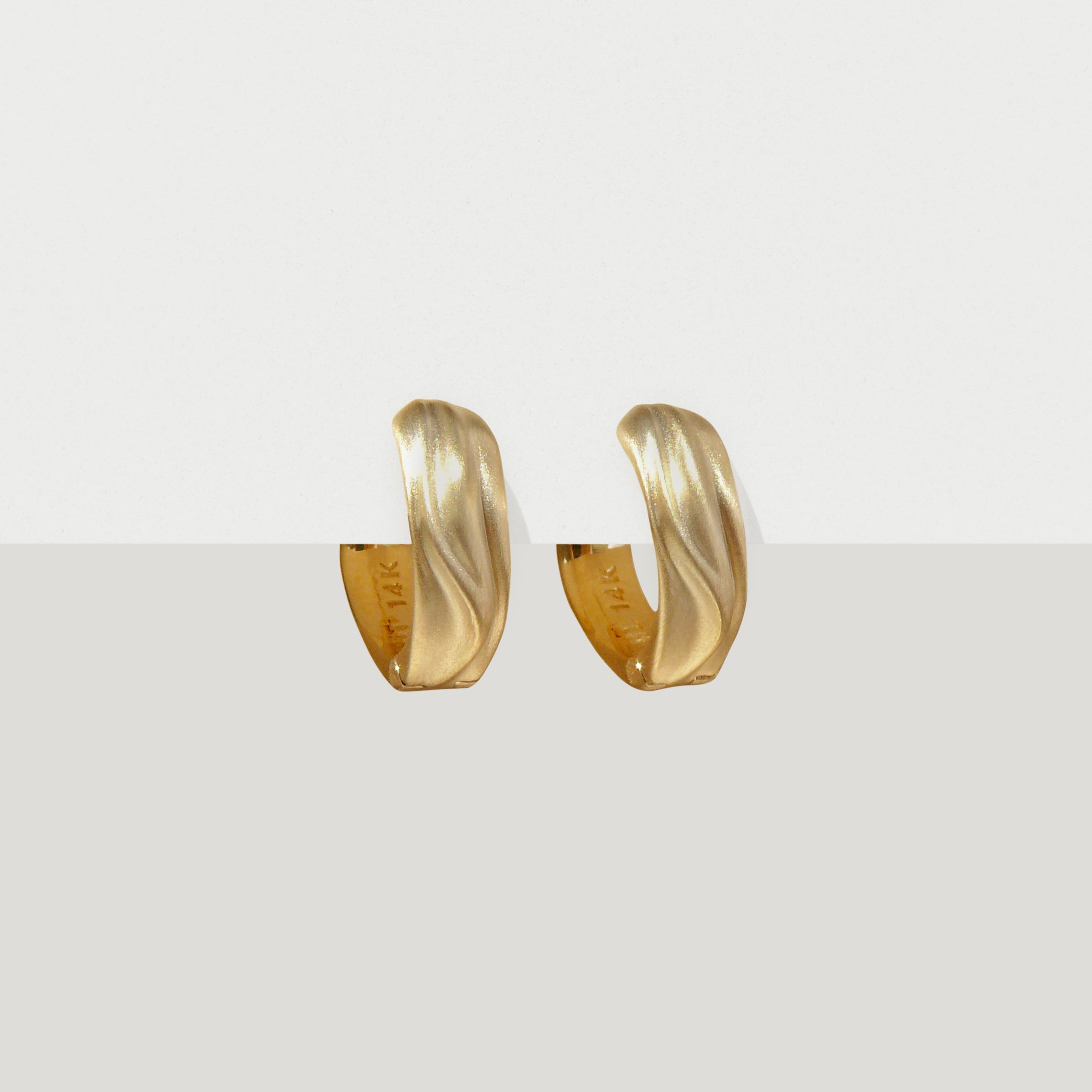 Wide Dune Clicker Huggies Gold