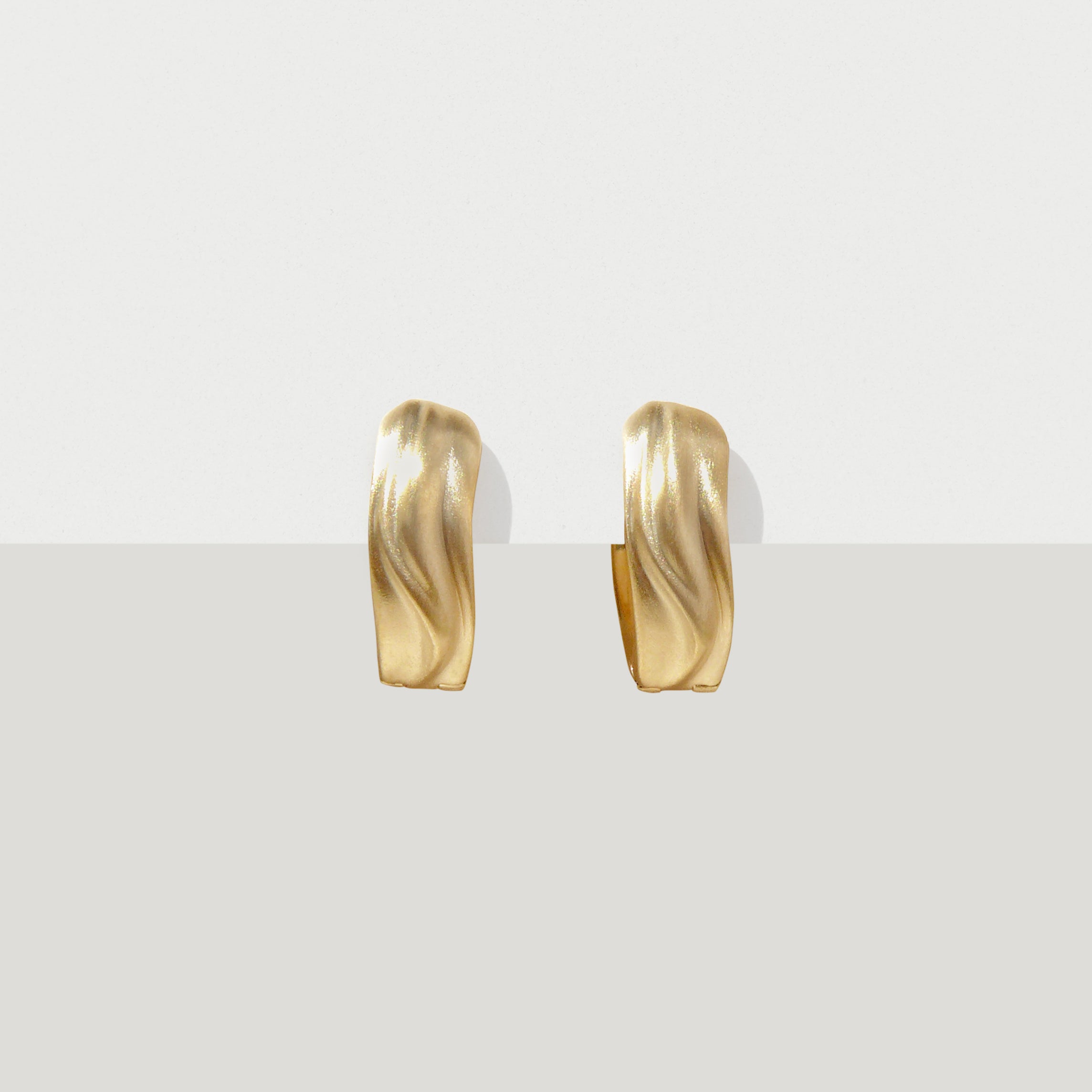 Wide Dune Clicker Huggies Gold